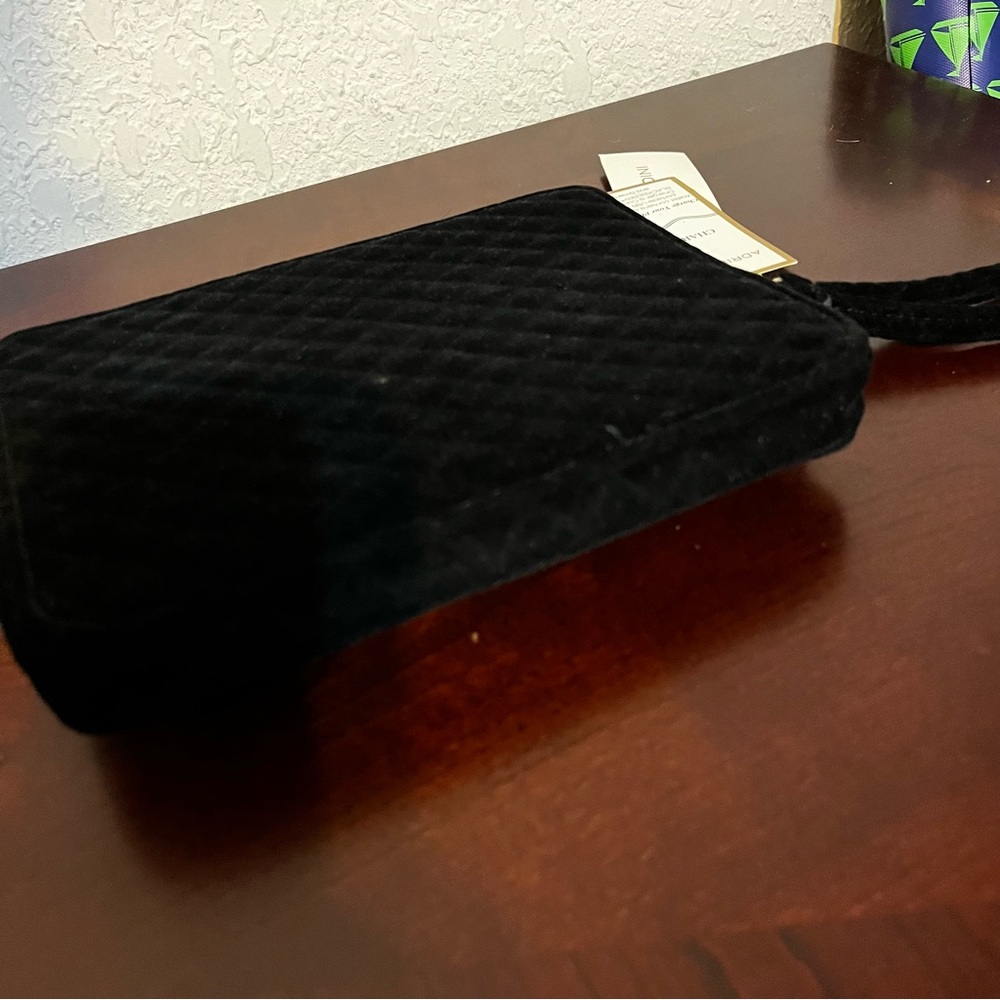 Black Velvet Quilted Charging Wristlet - Picture 4 of 12